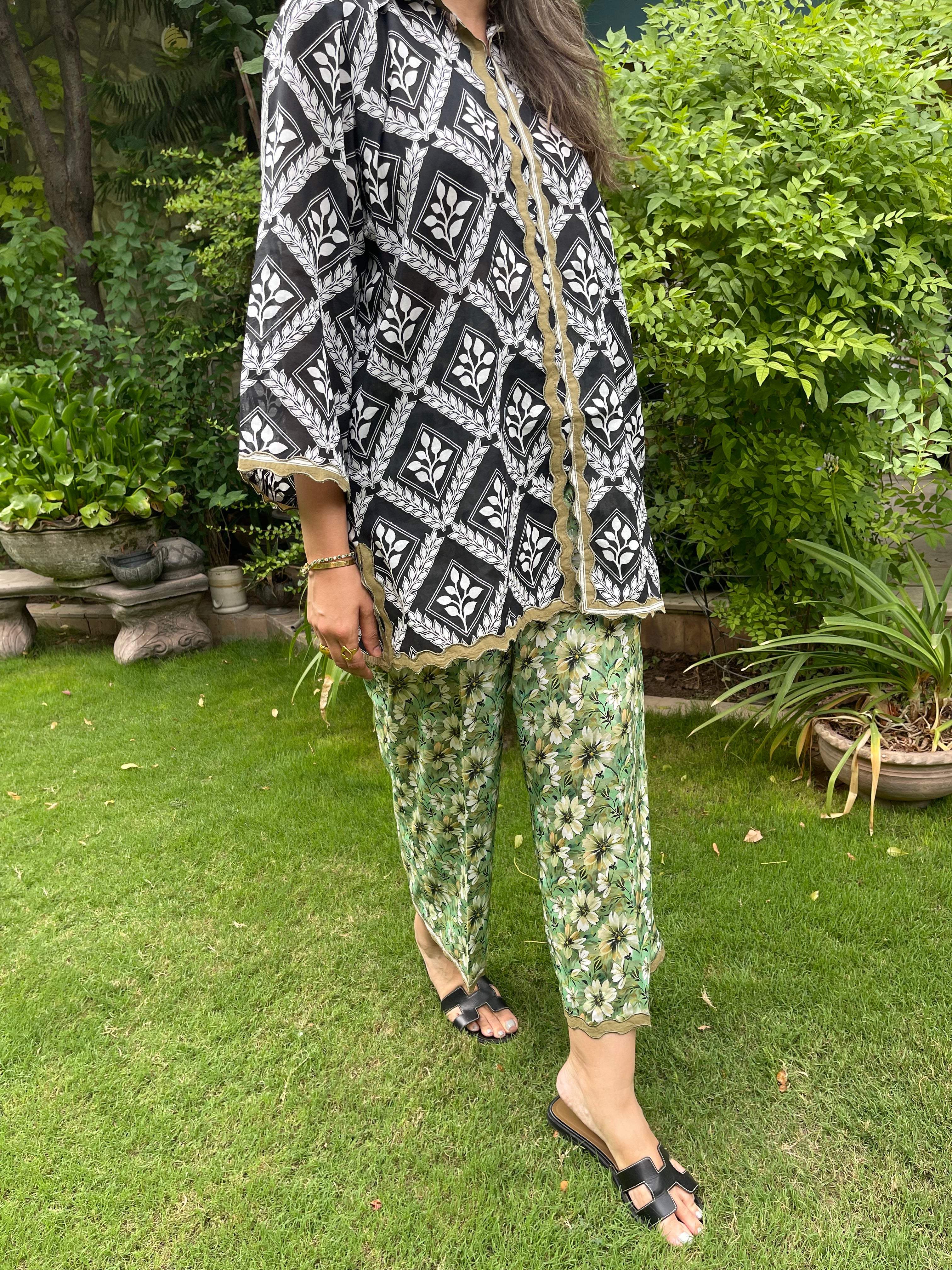 Noir Medow Lawn Set