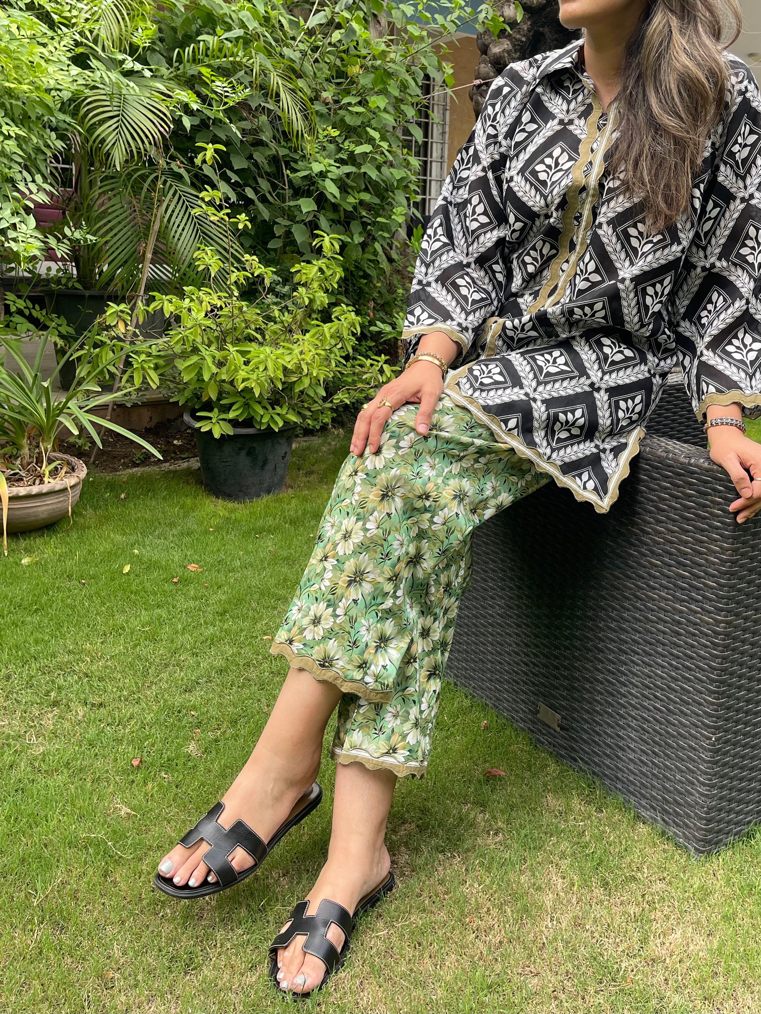 Noir Medow Lawn Set