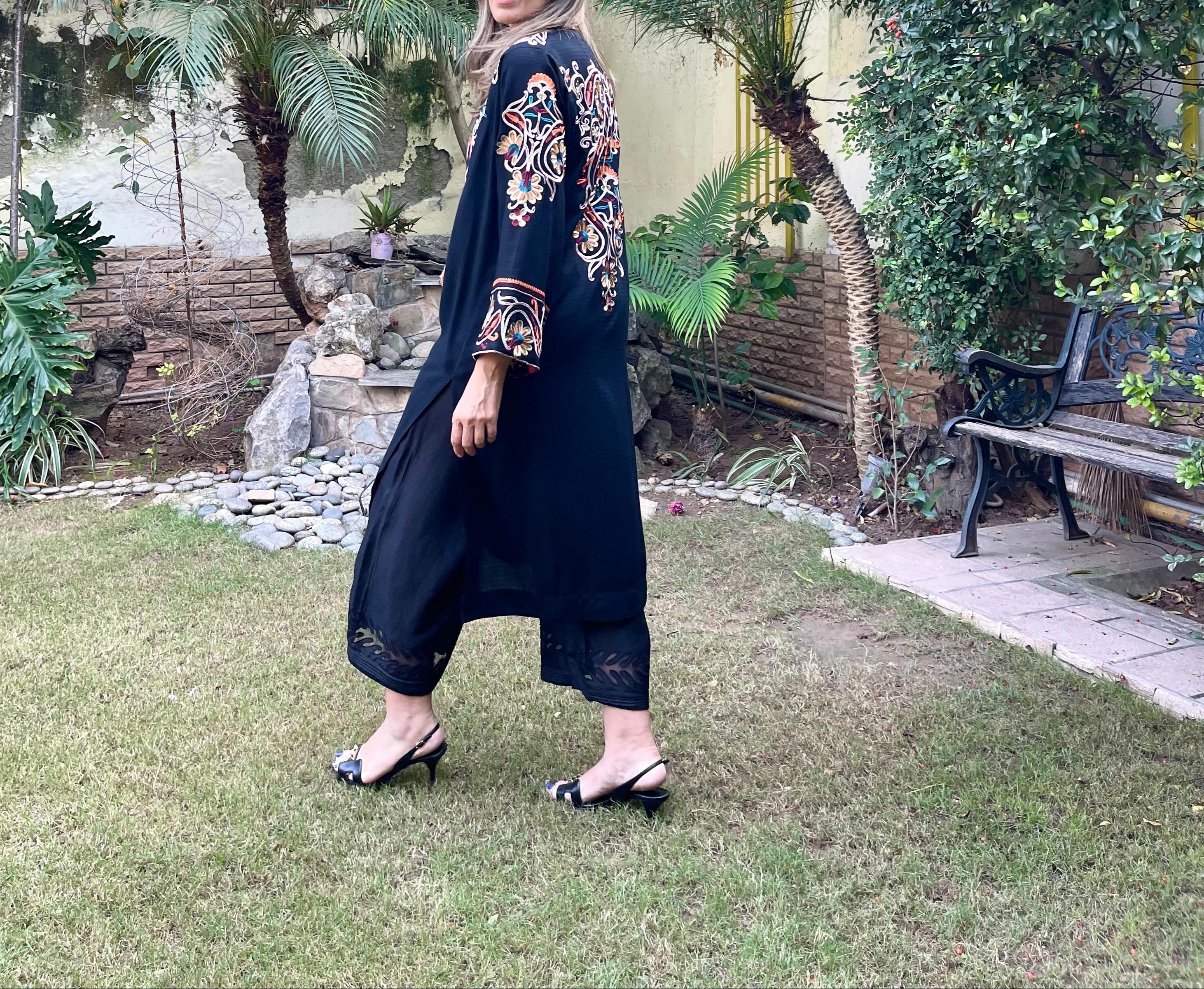 Lara Kurta Black