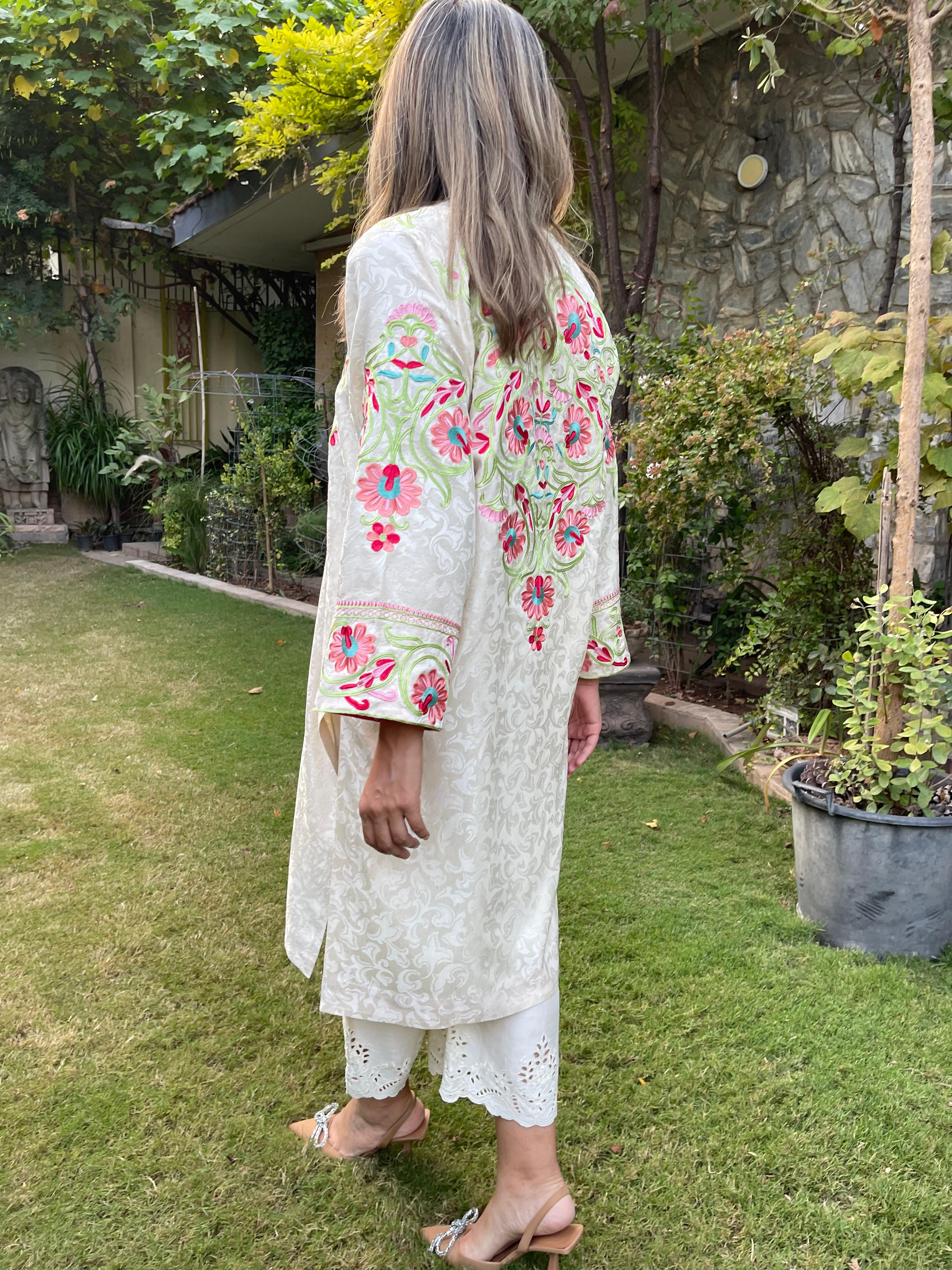 Lara Kurta