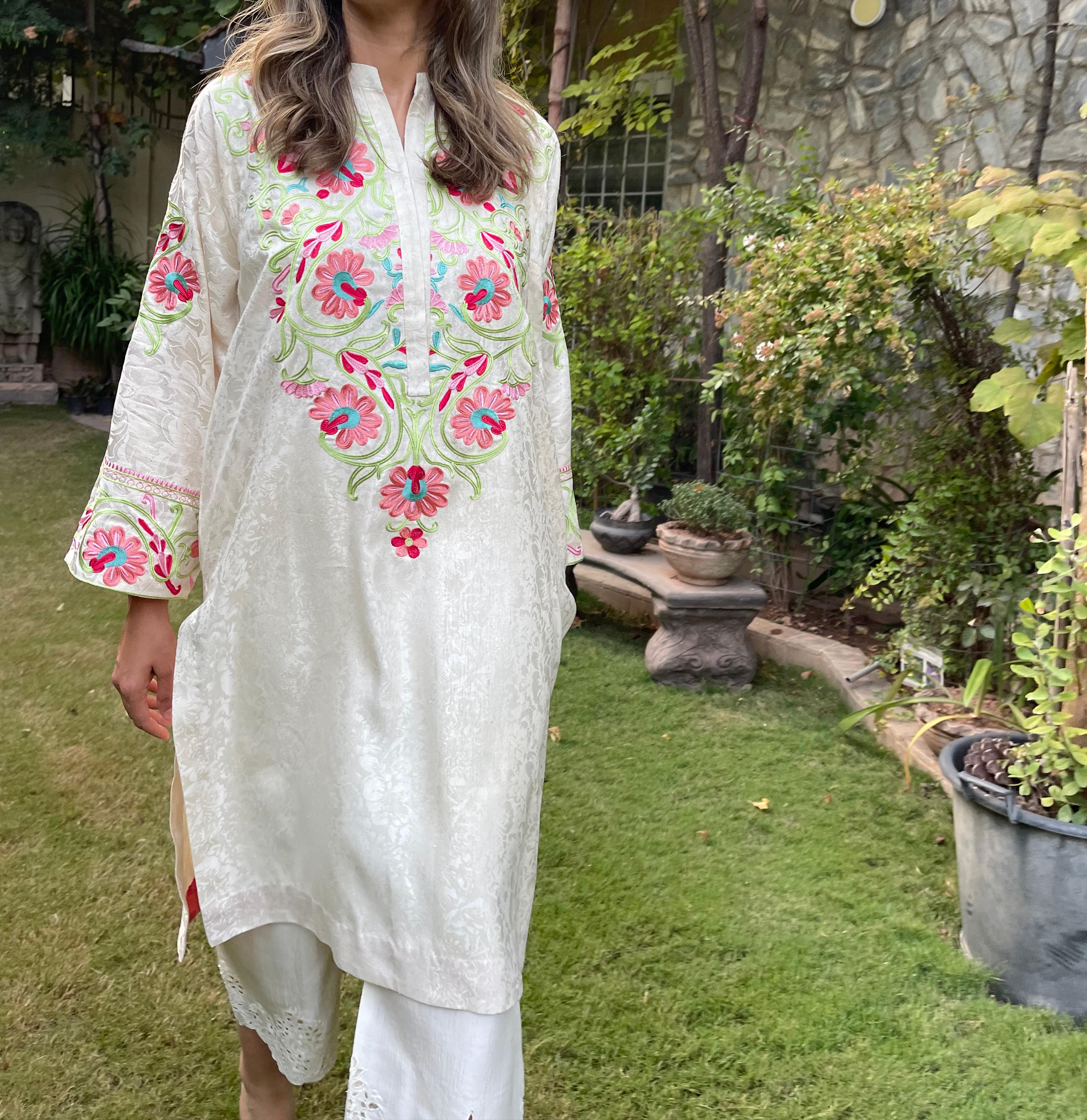 Lara Kurta